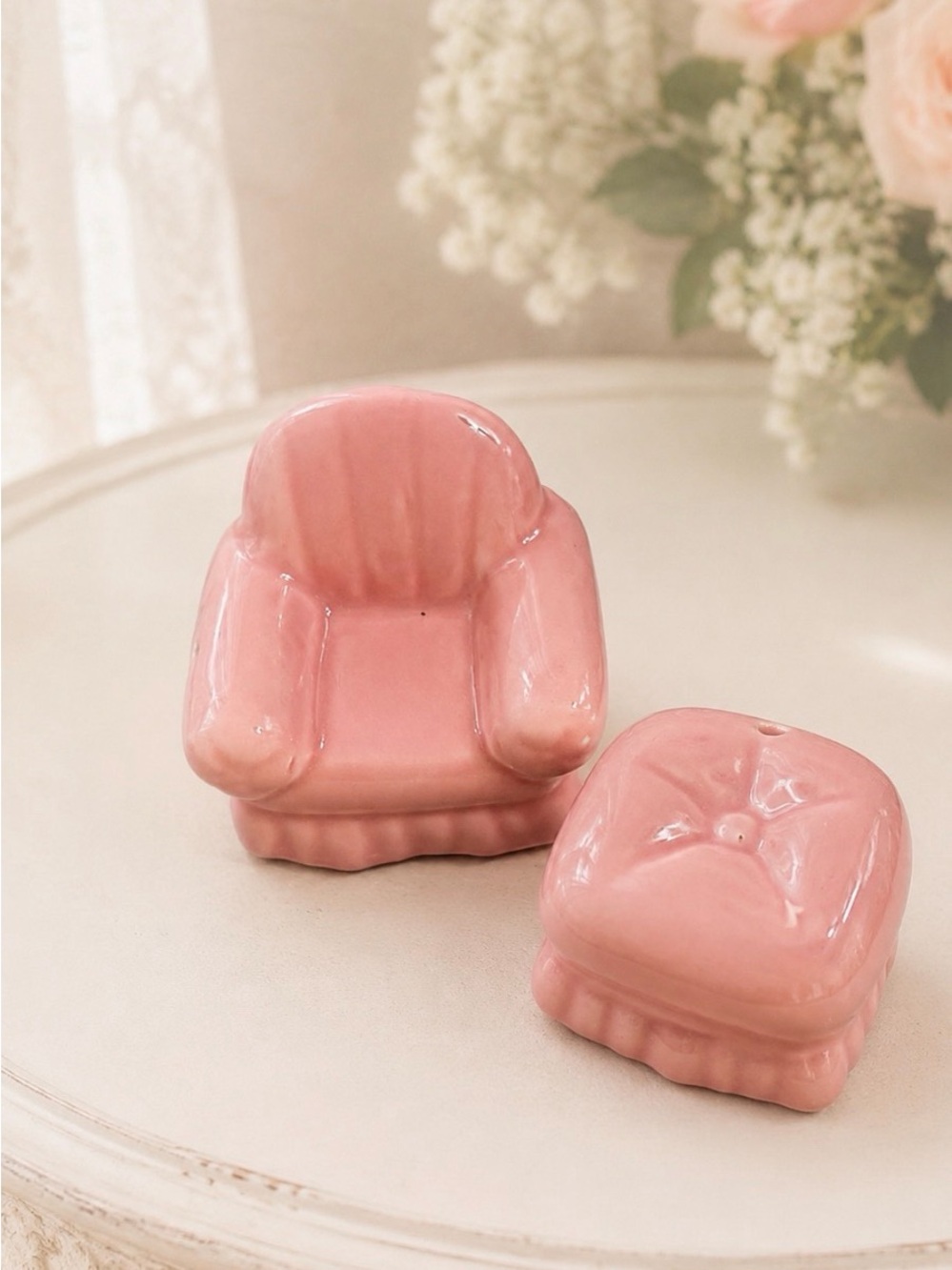 Cracker Barrel Pink Ceramic Chair and Ottoman Mini Salt and Pepper shakers